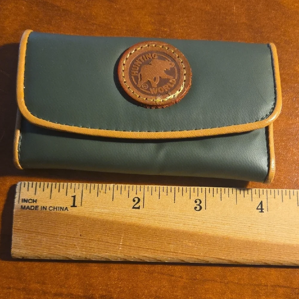 Hunting World Green Leather Key Wallet with Brown Logo